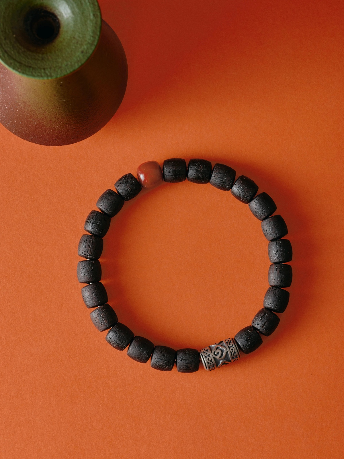 CFB-085 — Reference product image Red Agate & Agarwood Bracelet — 085